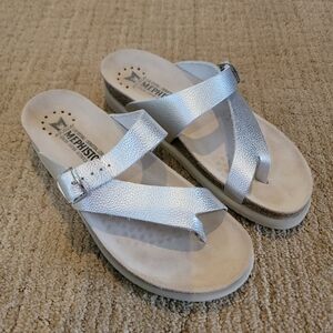New Mephisto Helen Toe Loop Sandals in Silver (Size 39, US 8)